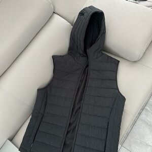Perry Elis Hooded Vest never worn. Men’s size medium.